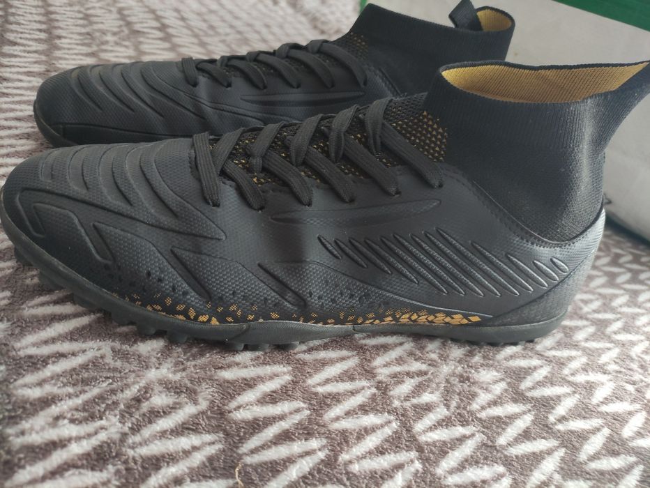 Buty piłkarskie typu trufy rozmiar 40