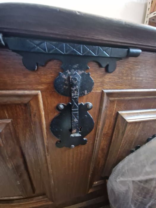 Arca de madeira maciça em bom estado