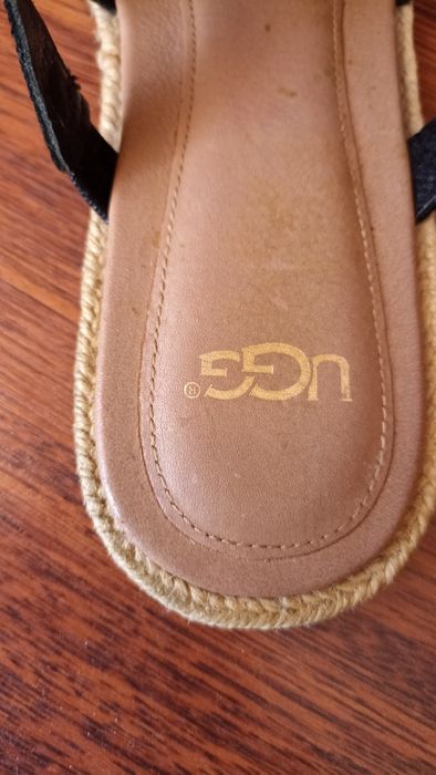 Sandálias UGG pretas 37