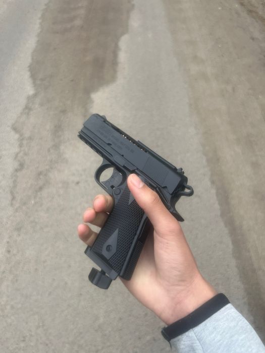 Игрушечный кольт 1911