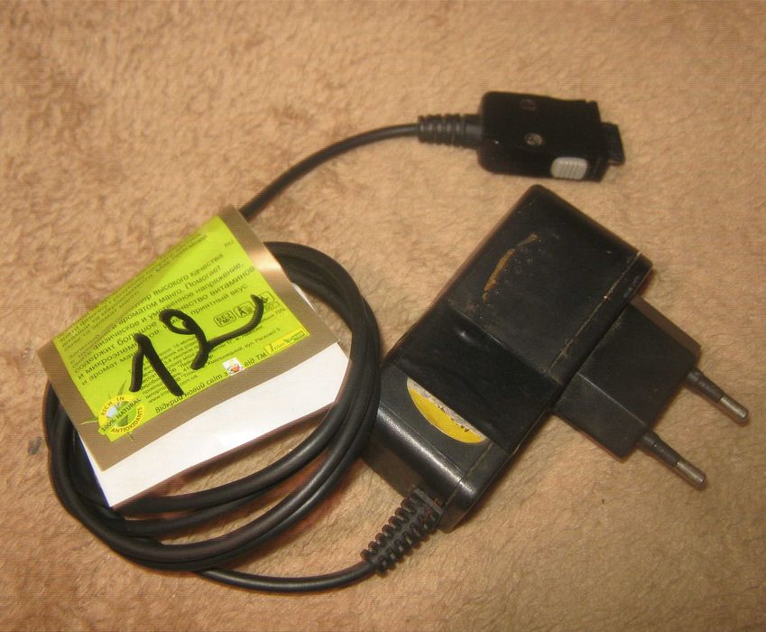 Старые зарядки, гарнитуры, кабели