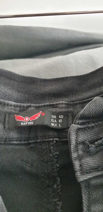 Jeans pretos desbotados