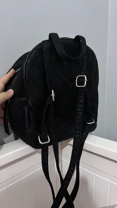 Mini Mochila Preta Brilhante