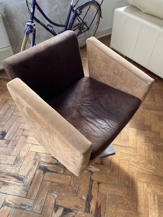 Cadeirão Pele impecável preço novo