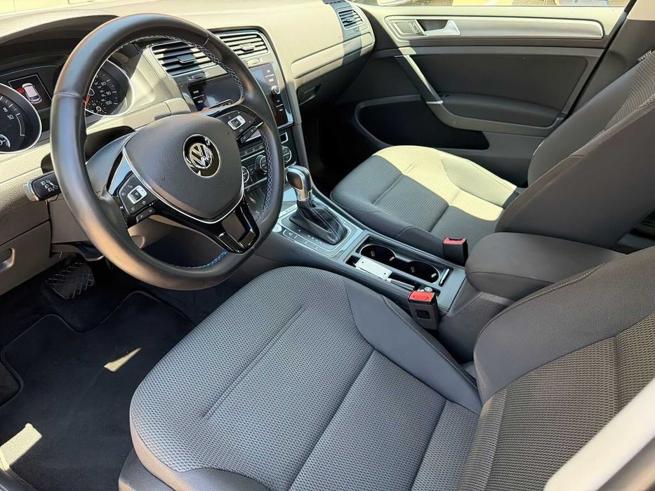 Volkswagen e-Golf SE      2019
