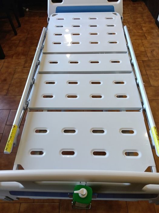 Cama articulada tipo Hospital