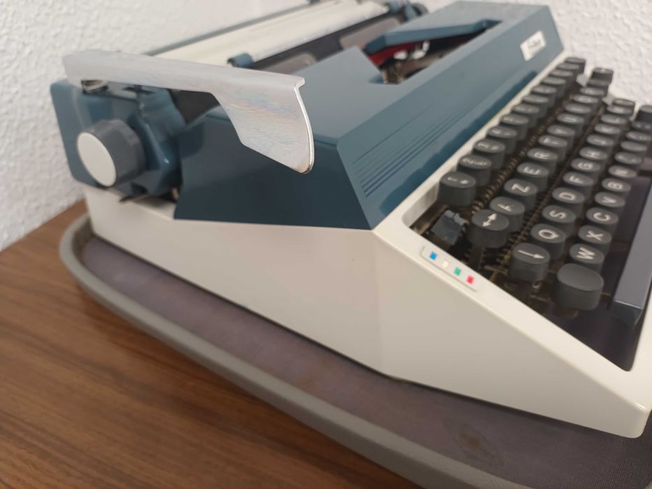 Máquina de escrever Erika model 30