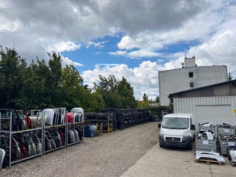 Kompleks komercyjno-przemysłowy ponad 2500 m² w Olsztynie