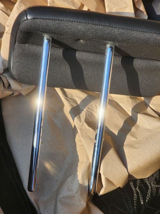 Підголовник задній центр. Jeep Cherokee Trailhawk2020