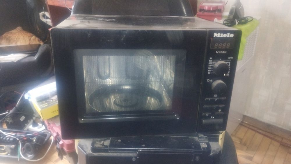 Продам  микроволновку Miele