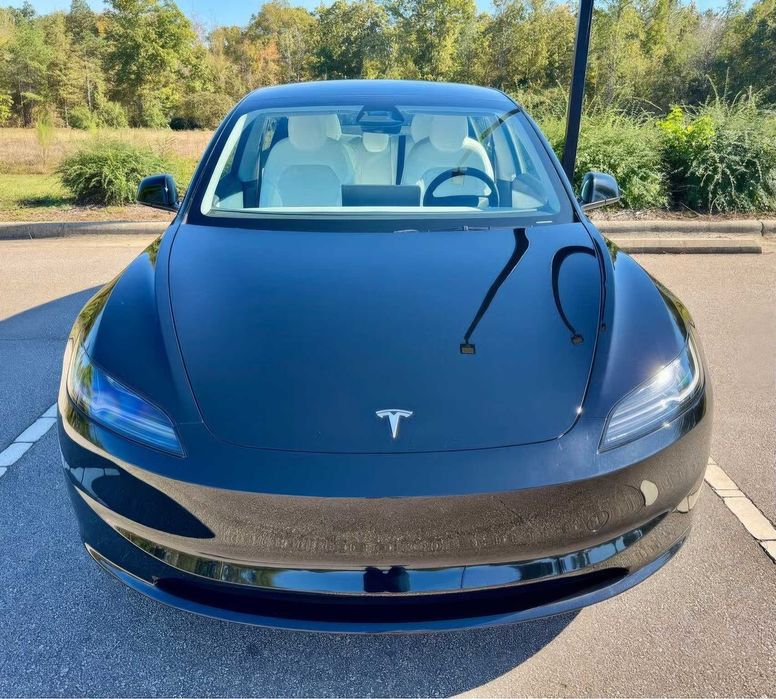 Tesla Model 3 Long Range      2025