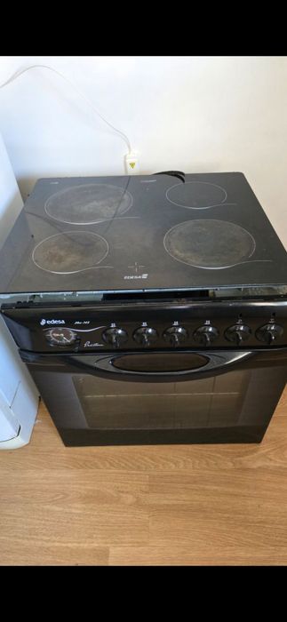 Frigorífico + forno e placa elétrica + máquina de lavar loiça + máquina de lavar roupa