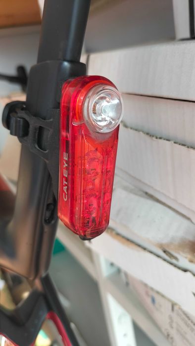 Luz Traseira Inteligente CatEye SYNC Kinetic – Com Luz de Travão