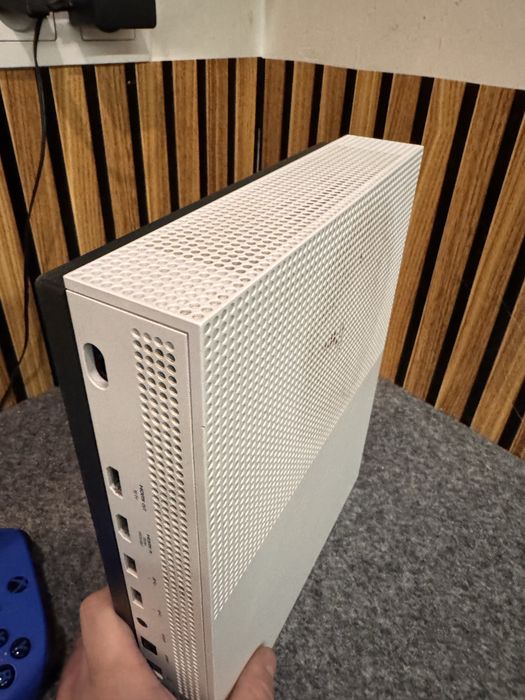 1465/26 Konsola Xbox One S 1tb