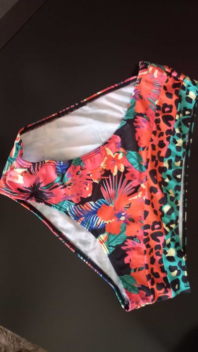 A ESTREAR 42/44 - Biquíni estampado tropical/leopardo