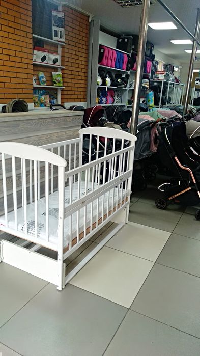 Детская кроватка кровать Наталка белая маятник в наличии