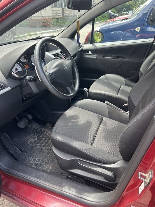 Peugeot 207 робот