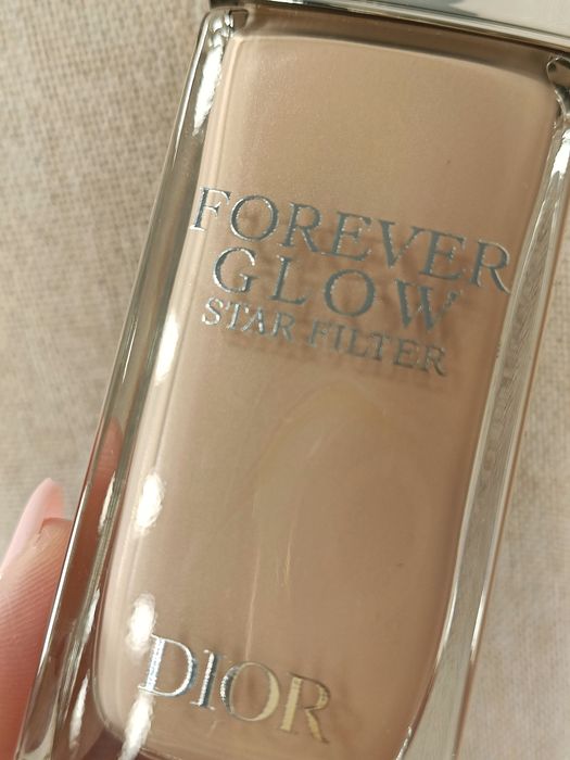 Dior rozświetlający nawilżający fluid efekt glass skin