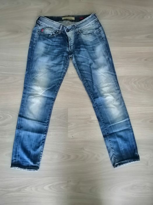 Calças de ganga e casaco mulher