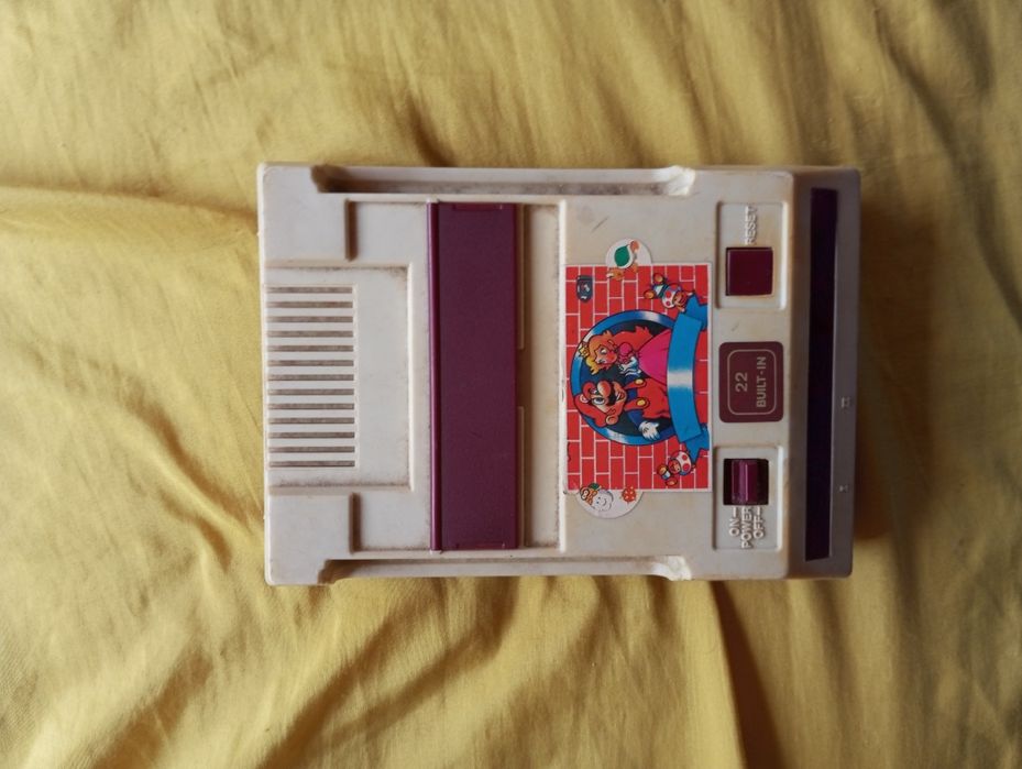 Vendo 2 consolas e um comando