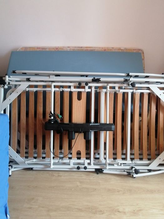 Cama articulada em bom estado