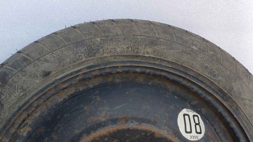 Pneu e jante suplente Michelin T105/70 R14 84M com 4 furos