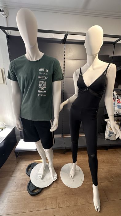 2 manequins masculino e feminino