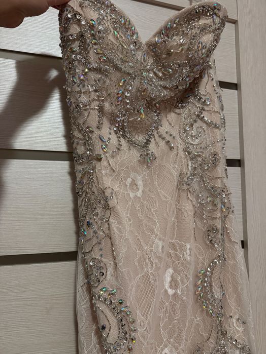 Вечірнє мереживне плаття