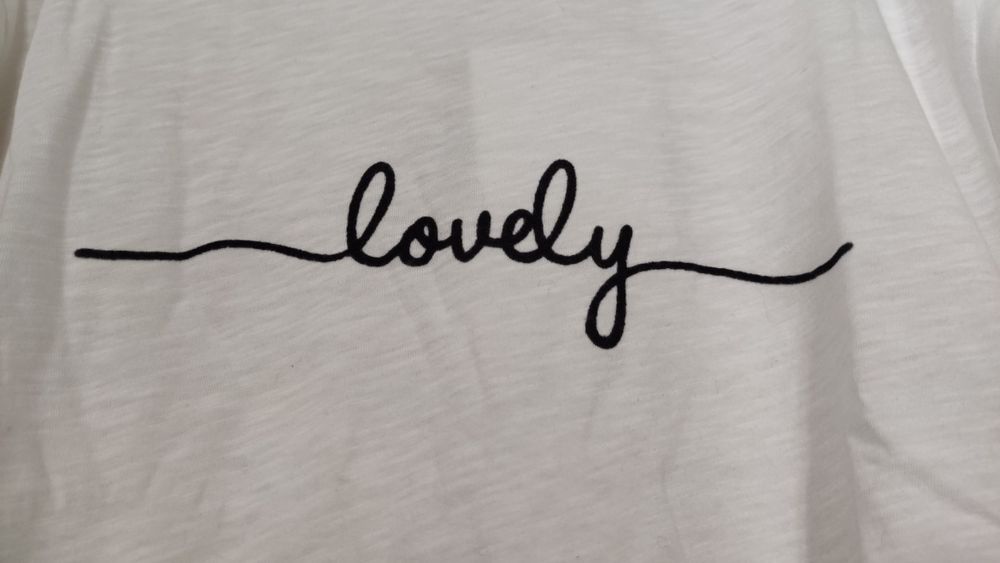 T-shirt Lovely - Nova com etiqueta