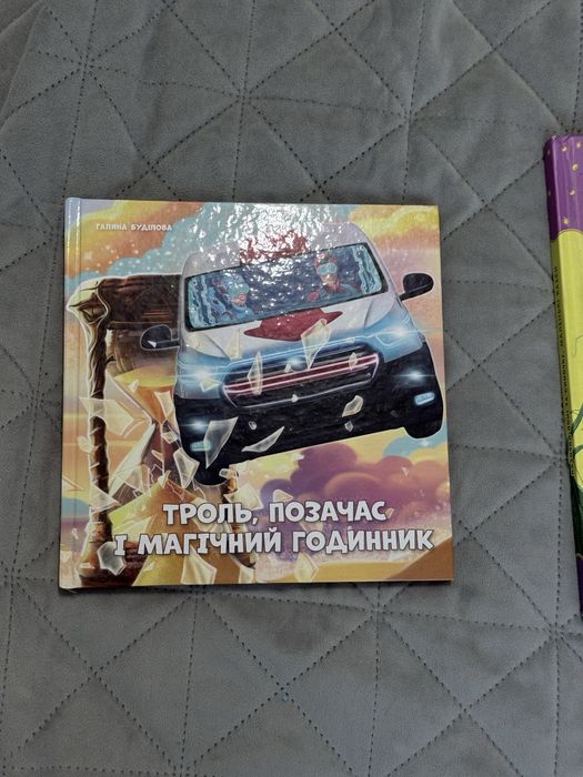 Всі книги на фото за 200грн