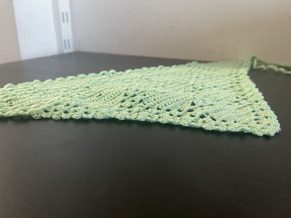 Bandana de coração em cronchê verde