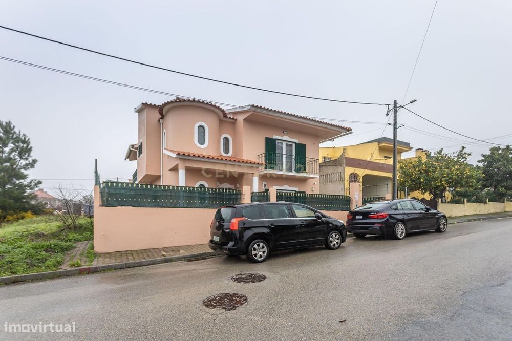 Espetacular Moradia com Vista Campestre em Localização Privilegiada