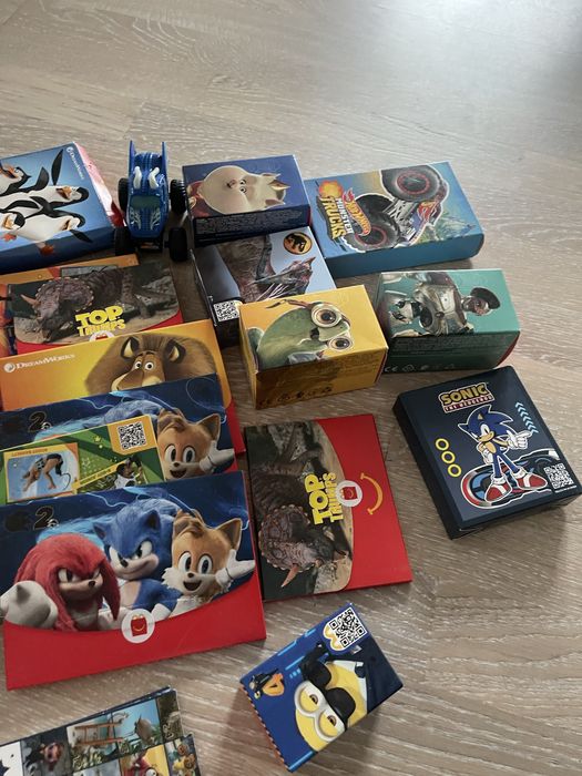 Величезний ящик іграшок, частина нових. Все, що на фото.