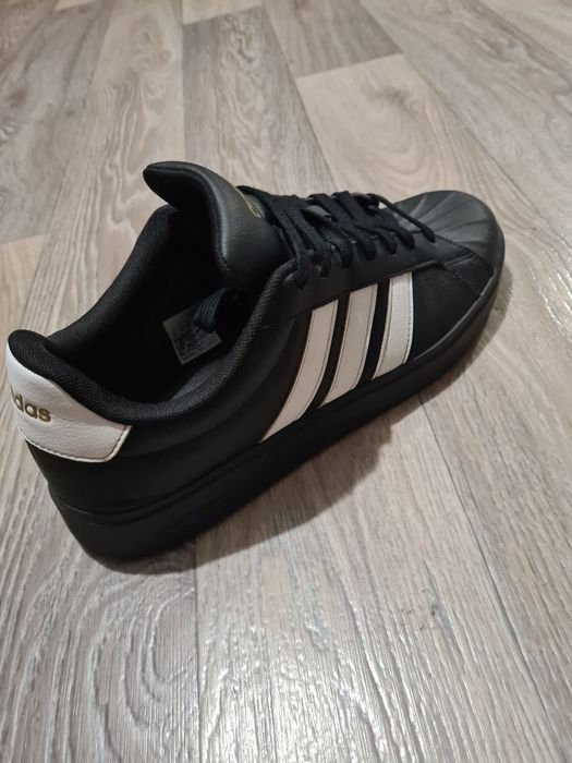 Чоловічі кеди, снікерси Adidas Streettalk
код: 178183
Adidas STREETTALK