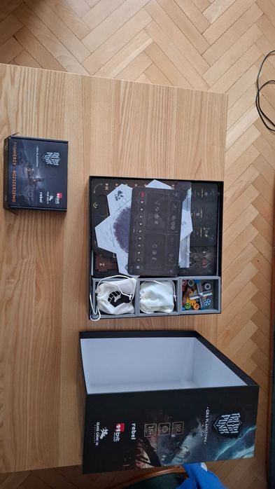 Frostpunk + Pionierzy + insert Folded Space + koszulki - jak nowa