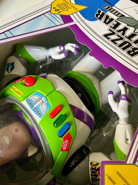 Buzz Astral od Disney - oryginalna interaktywna zabawka