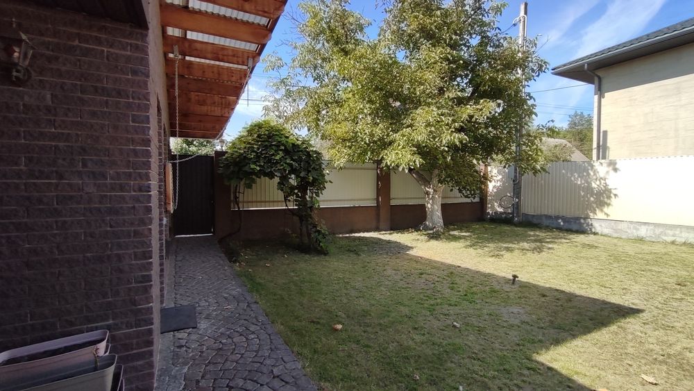 Продаж будинку в передмісті