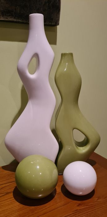 Conjunto 2 jarras e bolas decorativas