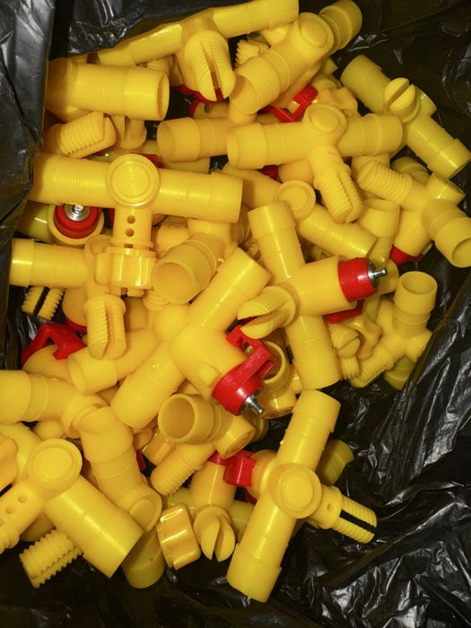 Poidła kropelkowe, linia pojenia dla przepiórek,  kurczaków