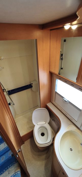 Autocaravana hymer 2.8  5 lugares de livrete