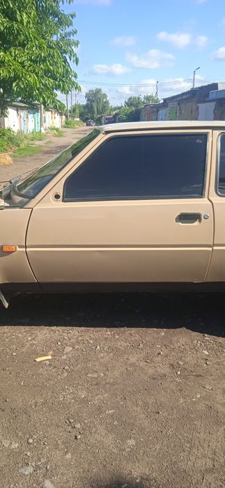 Дверь левая Таврия 1102