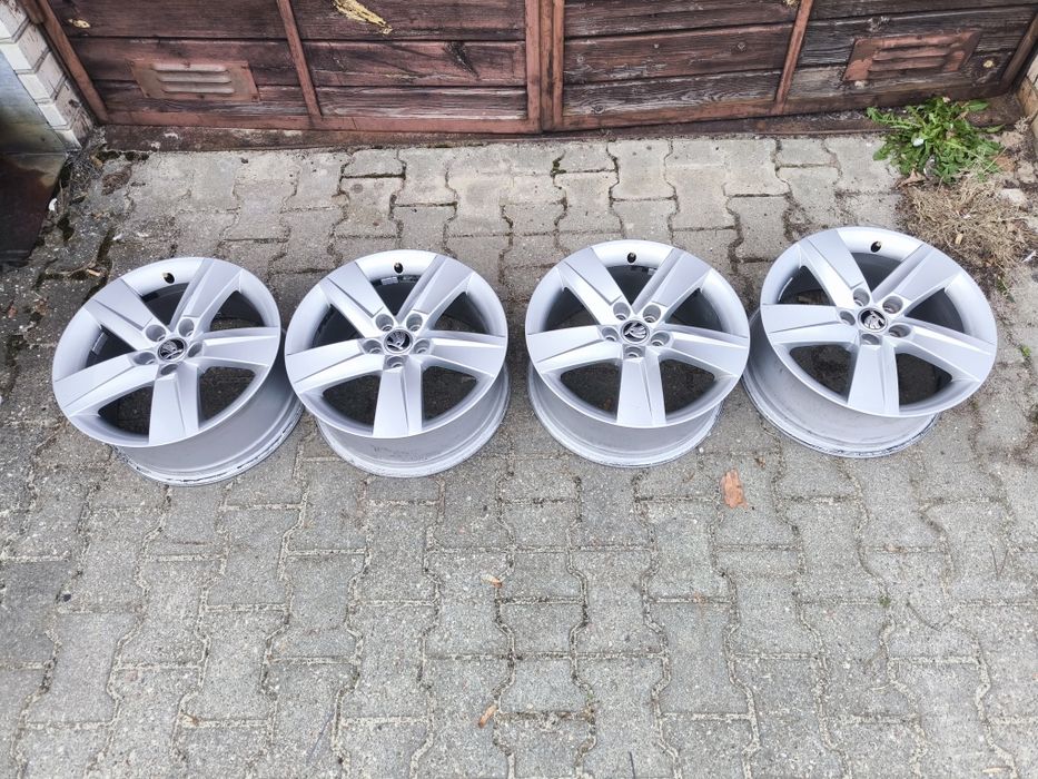 Felgi Aluminiowe 16 Cali 5x100 7Jx16 ET46 Skoda Fabia Rapid
