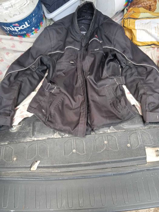 Capacete e casaco de Motard