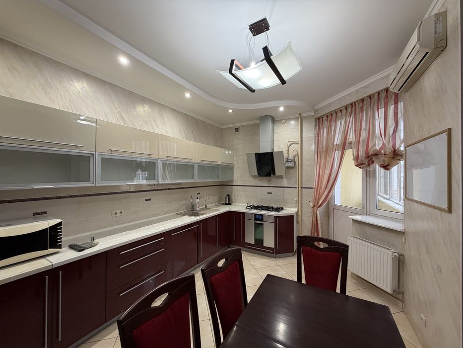 Оренда просторої 3-кімнатної квартири в Новобудові на пр. Чорновола 67