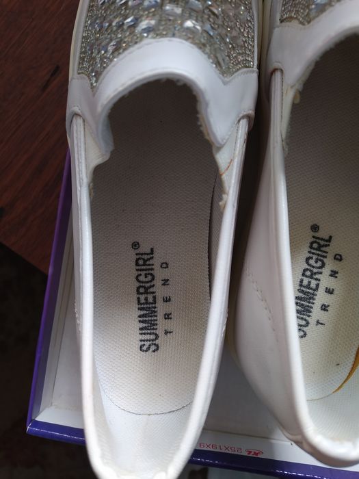 кроси, кеди,мокасини