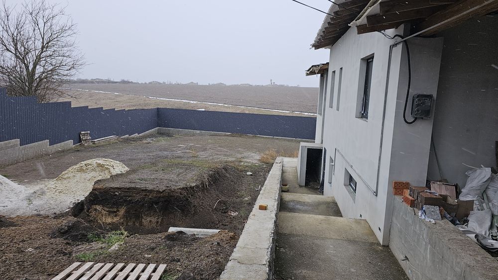 Продам новий елітний будинок Вільне біля Ліани