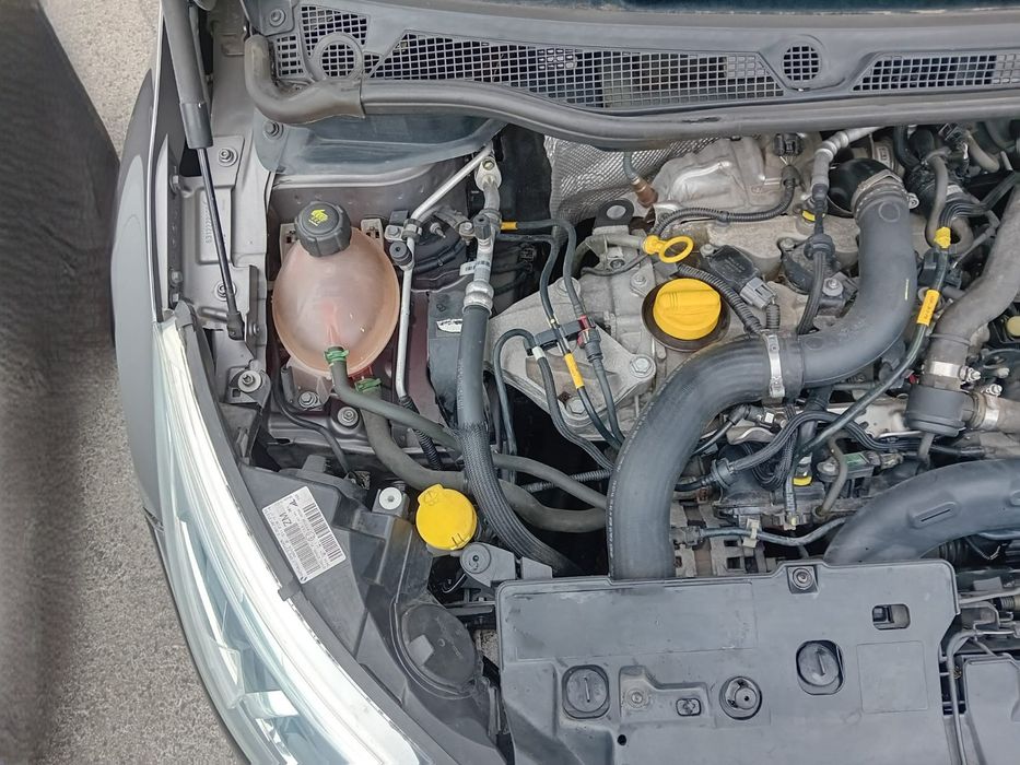 Renault Captur 0.9 tce Exclusive - Nacional  ( pequeno sinistro  )