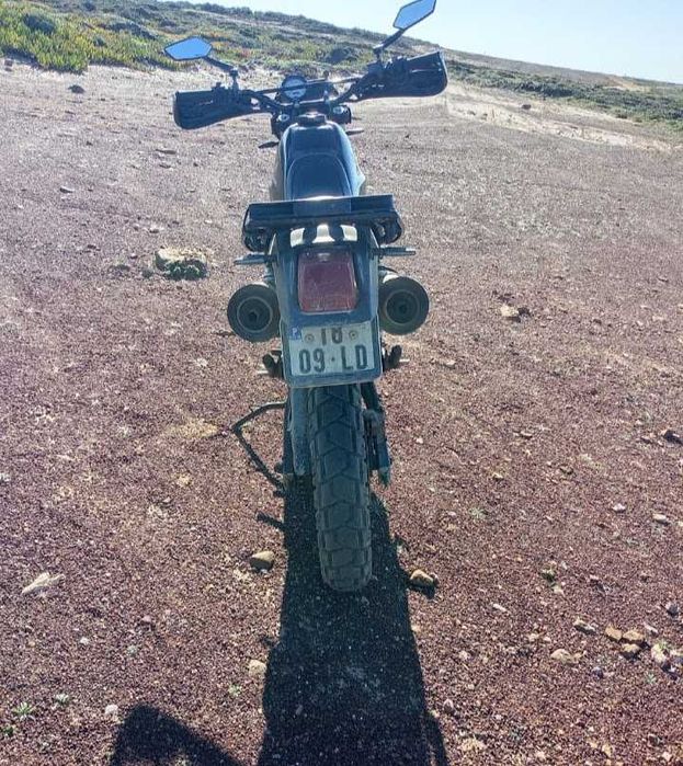 Moto enduro Honda slr 650