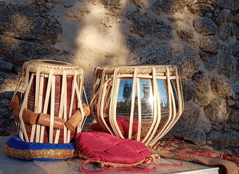 Jogo Padrão de tablas originário da Índia em Muito Bom Estado