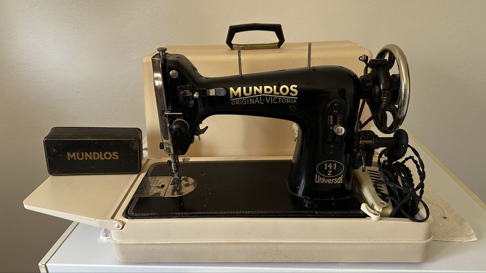Máquina de costura MUNDLOS eléctrificada